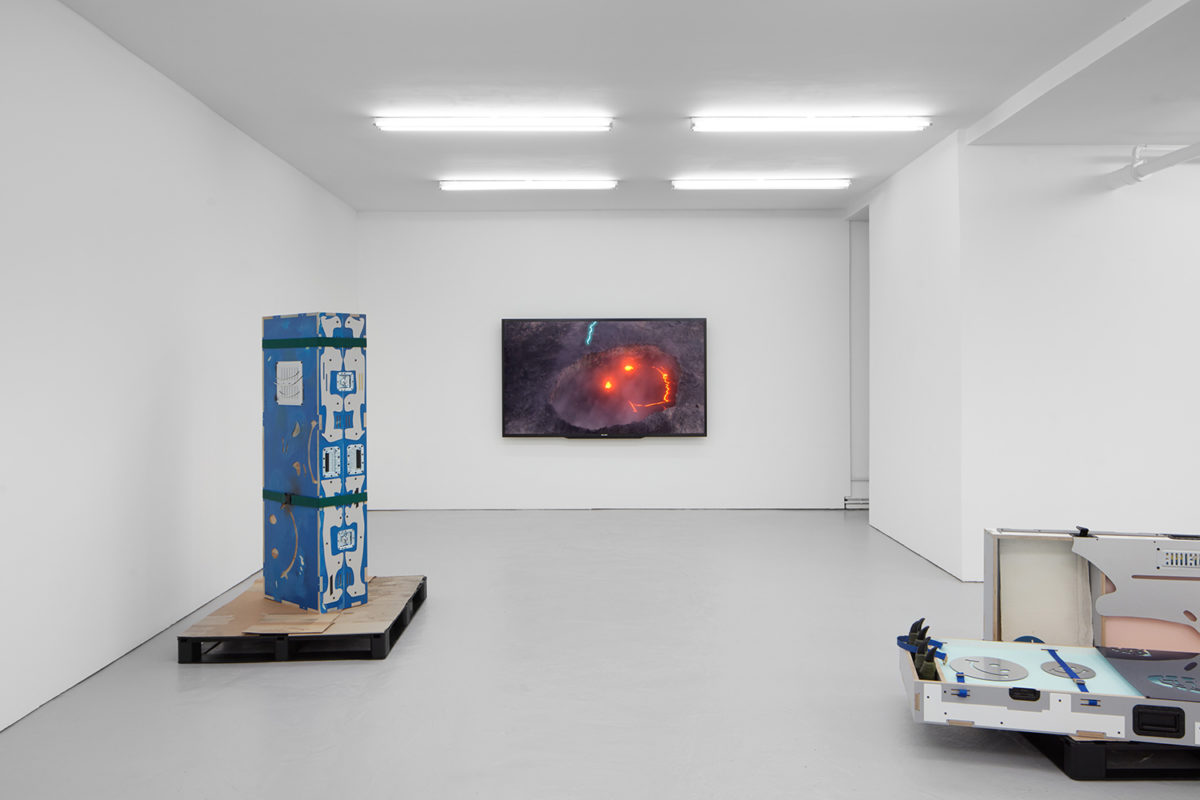 ‘Deep Down Inside’ by Thomas van Linge at J Hammond Projects – OFluxo